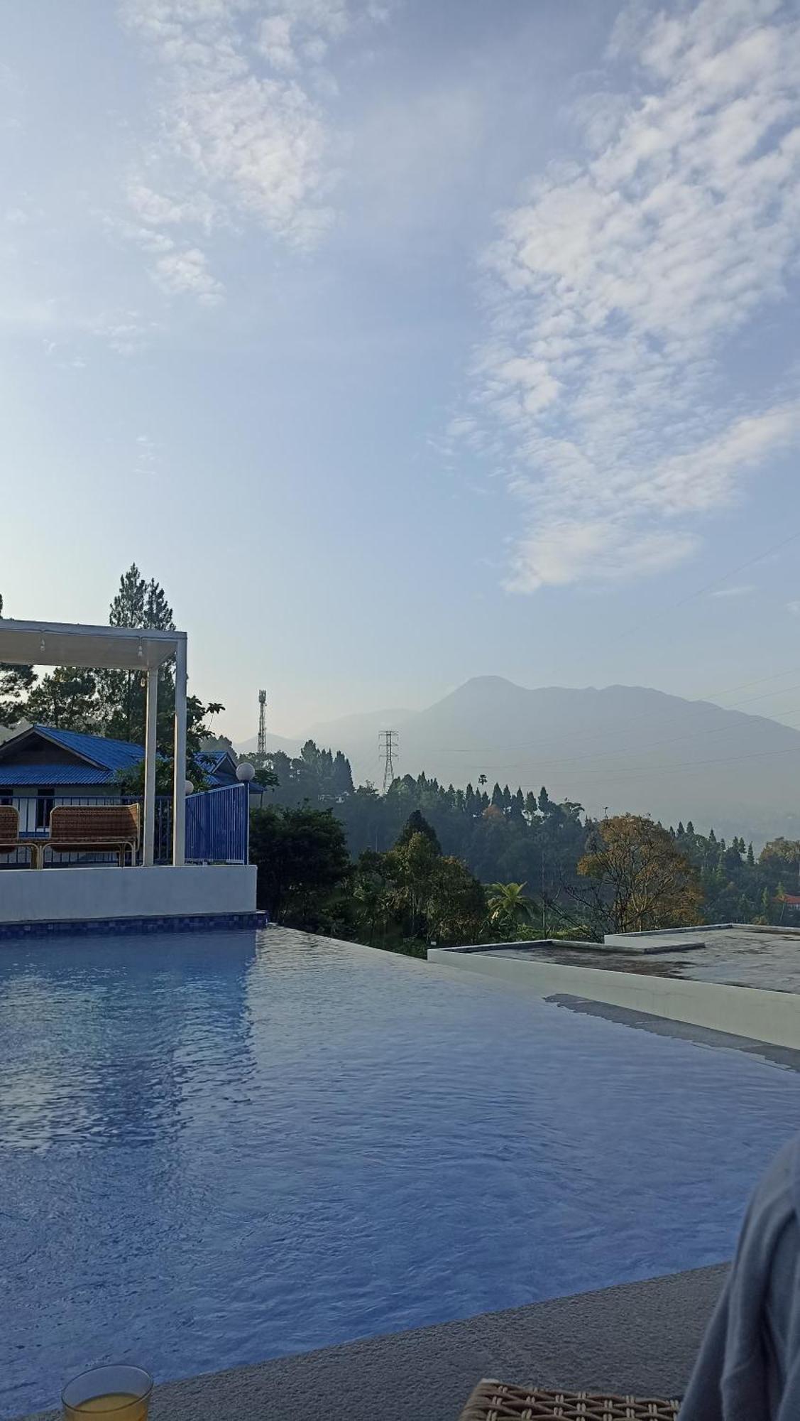 Villa Blue Door, Puncak Pondok Cipaseban Exterior foto